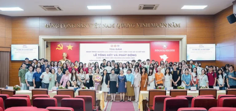 TỌA ĐÀM “HÀNH TRÌNH NGHIÊN CỨU KHOA HỌC SINH VIÊN: CHIA SẺ VÀ KẾT NỐI” & LỄ TỔNG KẾT VÀ PHÁT ĐỘNG CUỘC THI SINH VIÊN NGHIÊN CỨU KHOA HỌC VIỆN KINH TẾ VÀ KINH DOANH QUỐC TẾ NĂM HỌC 2024 – 2025