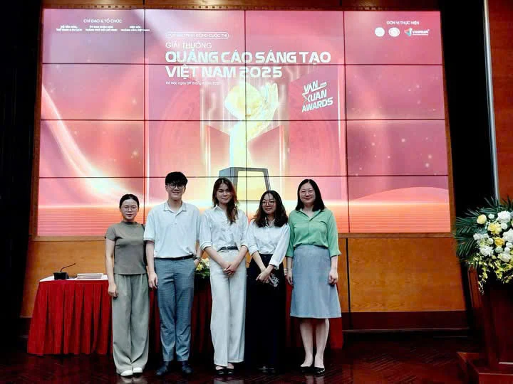 SINH VIÊN CHƯƠNG TRÌNH MARKETING SỐ THAM GIA BUỔI HỌP BÁO PHÁT ĐỘNG GIẢI THƯỞNG QUẢNG CÁO SÁNG TẠO VIỆT NAM NĂM 2025 – VẠN XUÂN ADWARDS