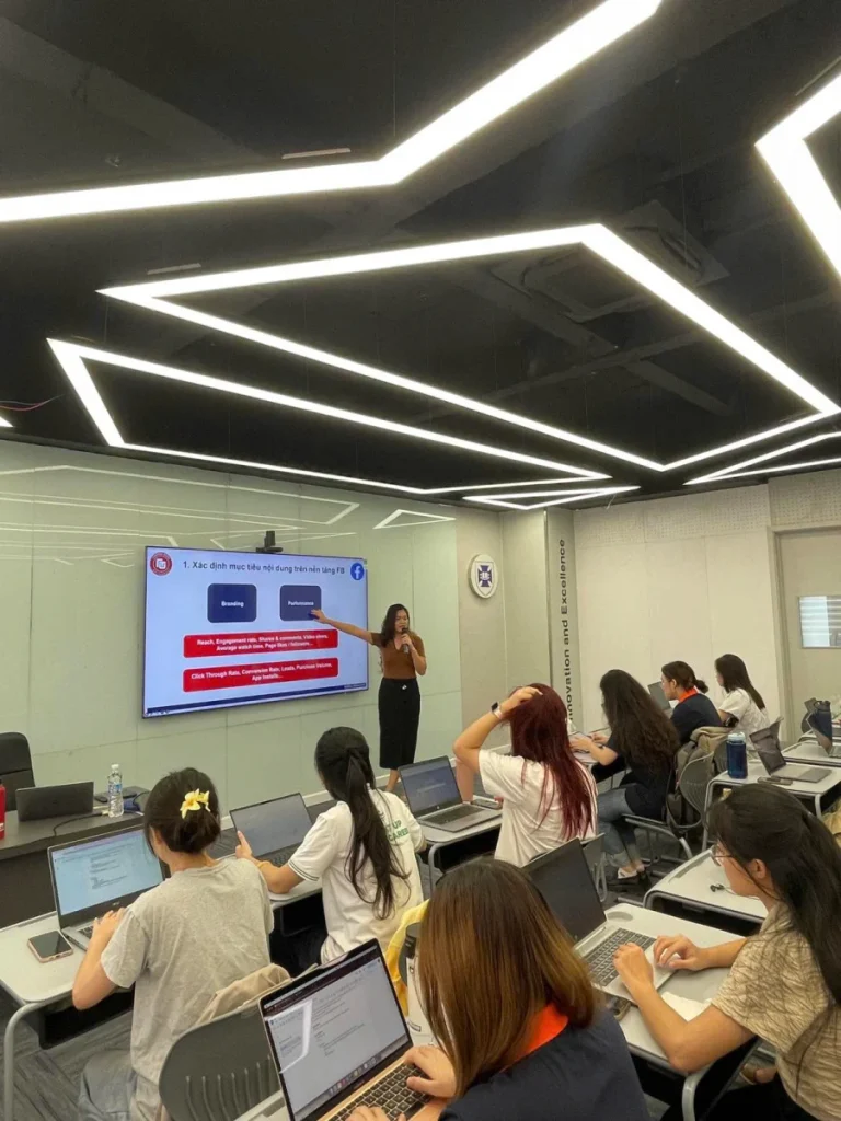 BUỔI CHIA SẺ KIẾN THỨC MÔN DIGITAL MARKETING VỚI DIỄN GIẢ VÕ THỊ THANH HUYỀN – CEO RAINBOW MARKETING AGENCY