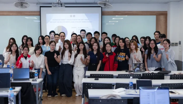 BUỔI CHIA SẺ DÀNH CHO SINH VIÊN LỚP CHẤT LƯỢNG CAO TRONG KHUÔN KHỔ HỌC PHẦN ĐẦU TƯ QUỐC TẾ VỀ THỰC TRẠNG VÀ ĐỊNH HƯỚNG CHÍNH SÁCH THU HÚT ĐẦU TƯ TRỰC TIẾP NƯỚC NGOÀI (FDI) TẠI VIỆT NAM