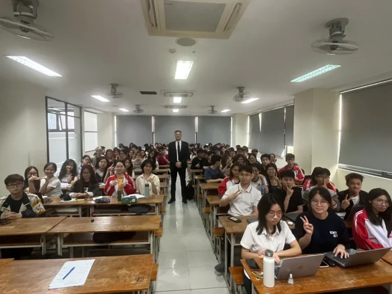 BUỔI CHIA SẺ TỔNG QUAN VỀ PHƯƠNG PHÁP THU THẬP DỮ LIỆU – THUỘC KHUÔN KHỔ HỌC PHẦN PHƯƠNG PHÁP NGHIÊN CỨU TRONG KINH TẾ VÀ KINH DOANH