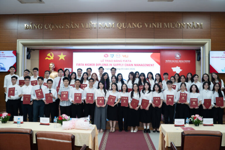 TRƯỜNG ĐẠI HỌC NGOẠI THƯƠNG TỔ CHỨC TRANG TRỌNG LỄ TRAO BẰNG CỦA LIÊN ĐOÀN CÁC HIỆP HỘI GIAO NHẬN VẬN TẢI QUỐC TẾ FIATA CHO CÁC SINH VIÊN KHÓA 61 CHUYÊN NGÀNH LOGISTICS VÀ QUẢN LÝ CHUỖI CUNG ỨNG ĐỊNH HƯỚNG NGHỀ NGHIỆP QUỐC TẾ